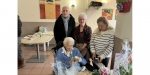 yvonne-avec-son-cousin-denis-son-epouse-et-son-ancienne-voisine-de-rognaix-photo-le-dl-c-b-1738264853.jpg